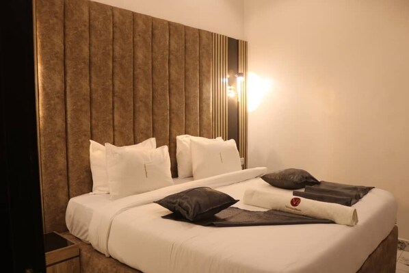 In-room safe, desk, laptop workspace, blackout curtains