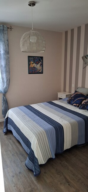 2 makuuhuonetta, silitysrauta/-lauta, Wi-Fi, vuodevaatteet