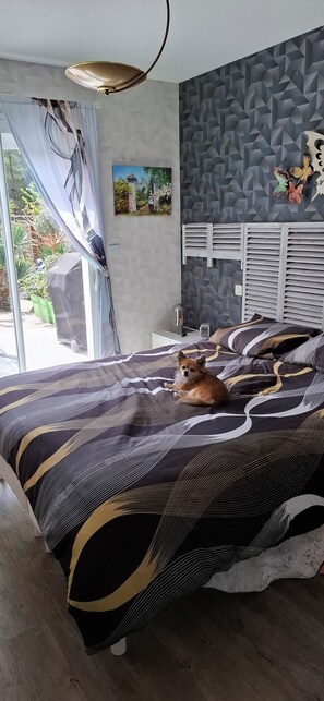 2 habitaciones, tabla de planchar con plancha, wifi y ropa de cama