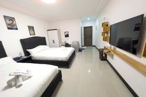 Deluxe Quadruple Room | Desk, iron/ironing board, rollaway beds, free WiFi