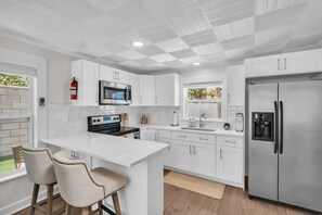 House | 1 bedroom, Internet - New Sweet Beach Nook Hot Tub Ocean Vibes (Indian Rocks Beach)