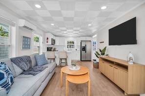 House | 1 bedroom, Internet - New Sweet Beach Nook Hot Tub Ocean Vibes (Indian Rocks Beach)