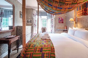 1 bedroom, desk, iron/ironing board, Internet