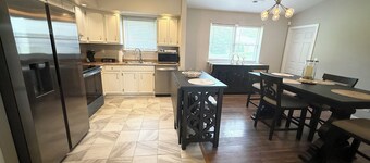 Cozy meets Classy in this Modern & Inviting 3BR-2BA house with AC, WiFi