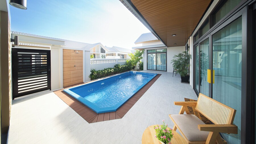 Songmee Pool Villa Nikompattana