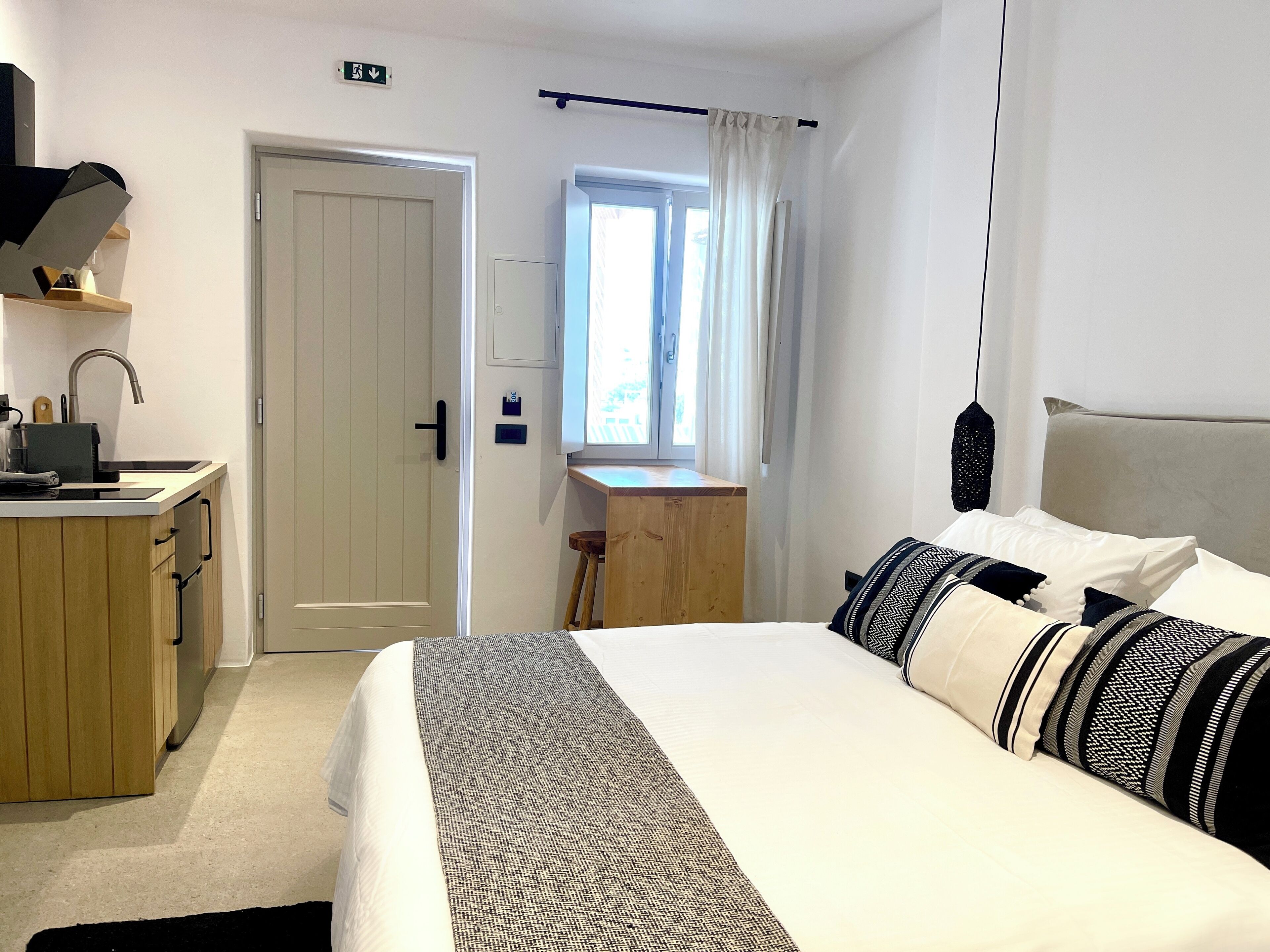 Superior Suite | Private kitchen | Mini-fridge, stovetop, espresso maker, coffee/tea maker