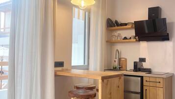 Deluxe Suite, Pool View | Private kitchen | Mini-fridge, stovetop, espresso maker, coffee/tea maker