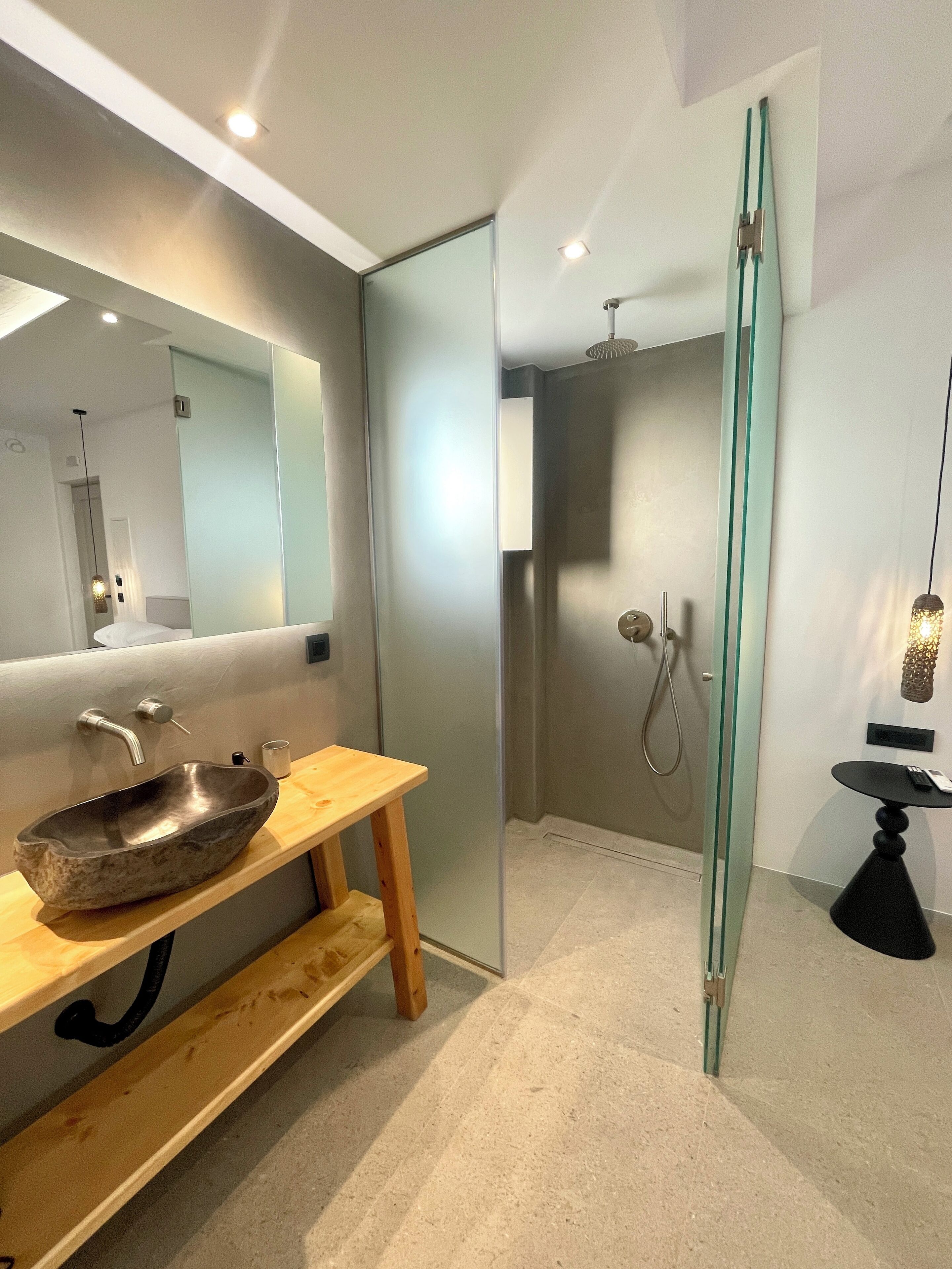 Deluxe-Suite, Poolblick | Badezimmer | Dusche, Regendusche, kostenlose Toilettenartikel, Haartrockner