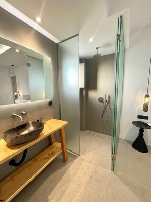 Deluxe Suite, Pool View | Bilik Mandi | Pancuran mandi, hulu semburan mandi hujan 