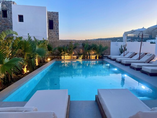 Mykonos Dot Suites