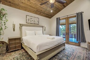 4 slaapkamers, een strijkplank/strijkijzer, wifi, beddengoed