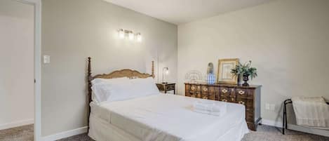 4 Schlafzimmer, Schreibtisch, Bügeleisen/Bügelbrett, WLAN