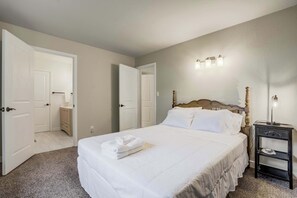 4 habitaciones, escritorio, tabla de planchar con plancha y wifi 