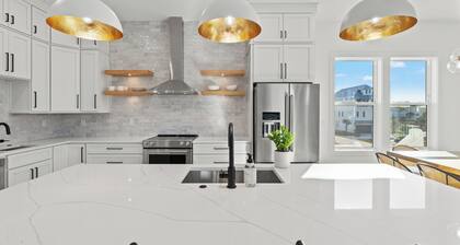 4 Bdrm, Sleeps 11 Brand New Home!