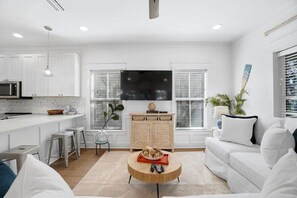 Smart TV, video games - "Best Baby" House, Private Beach, 2 Resort Pools, Fire Pit, 2 Golf Carts (Inlet Beach)