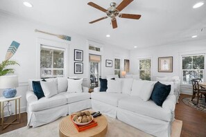 Smart TV, video games - "Best Baby" House, Private Beach, 2 Resort Pools, Fire Pit, 2 Golf Carts (Inlet Beach)