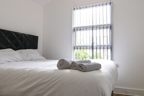 3 bedrooms, iron/ironing board, WiFi, bed sheets