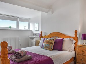 4 bedrooms, free WiFi - 4 bedroom accommodation in Scarborough (Scarborough)