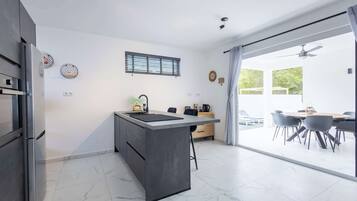 Refrigerador, horno, parrilla de estufa y lavavajillas