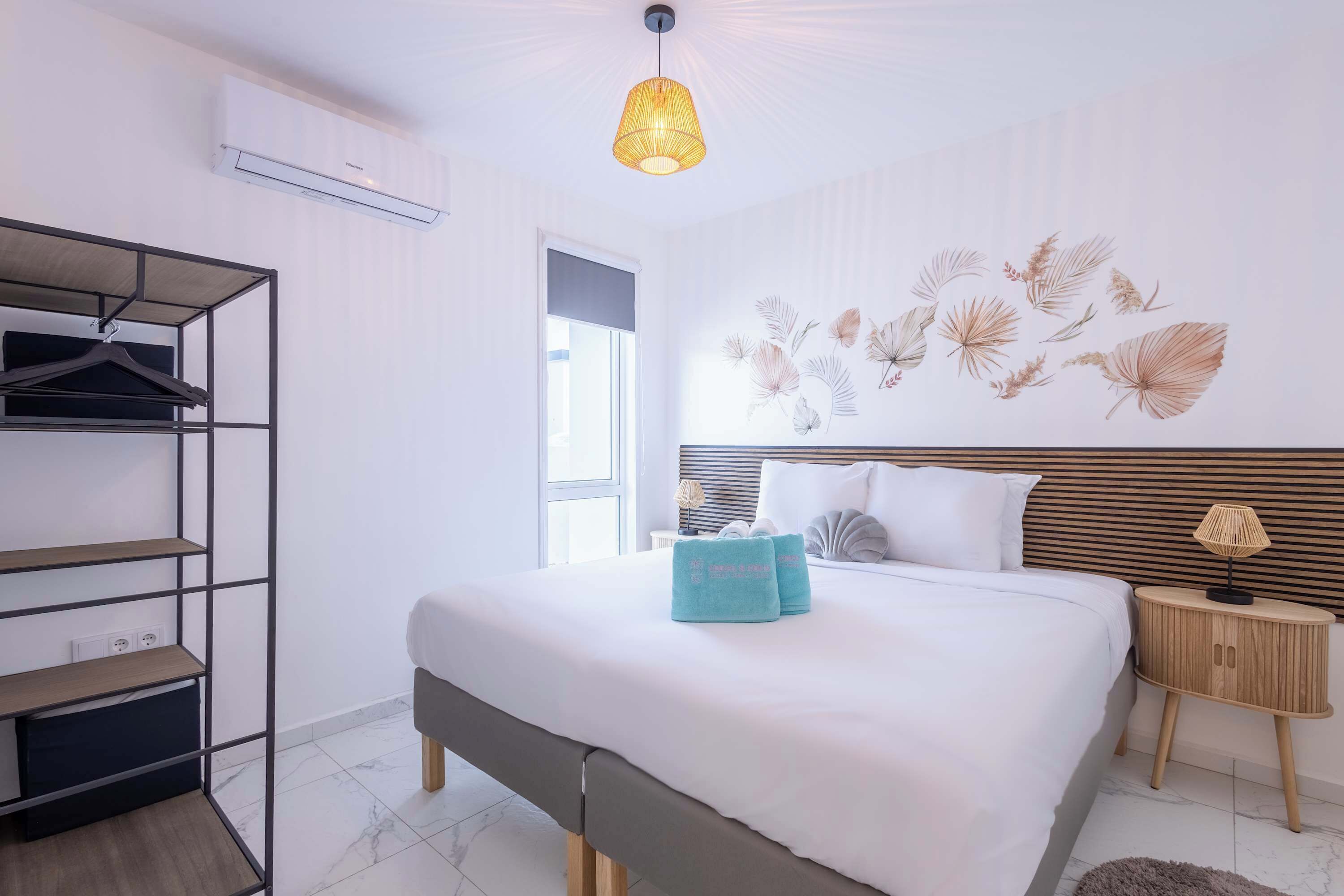 3 habitaciones, tabla de planchar con plancha, wifi y ropa de cama 