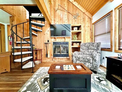 Cozy Cabin in Black Bear-Central Heating-Family & Pet Friendly-Resort Pool