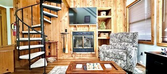 Cozy Cabin in Black Bear-Central Heating-Family & Pet Friendly-Resort Pool