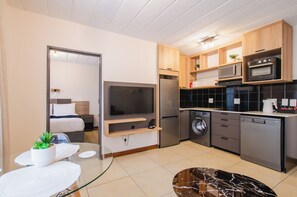 Standard Apartment, 1 Bedroom, City View | Private kitchen