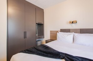 Executive Apartment, 1 Bedroom, City View | In-room safe, blackout curtains, iron/ironing board, free WiFi - Melrose Corner (Johannesburg)