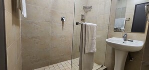 Standard Apartment, 1 Bedroom, City View | Bathroom