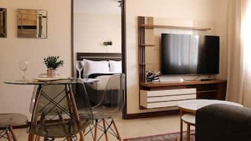 Executive Apartment, 2 Bedrooms, City View | Living area