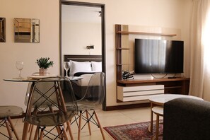 Executive Apartment, 2 Bedrooms, City View | Living area - Melrose Corner (Johannesburg)