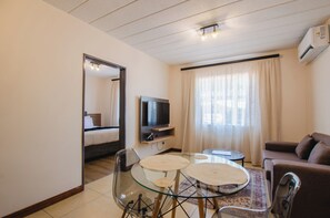 Executive Apartment, 1 Bedroom, City View | Living area - Melrose Corner (Johannesburg)