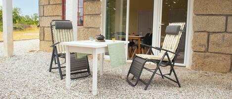 Apartamento de lujo, cocina básica, vistas al jardín | Terraza o patio