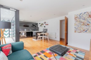 Unclassified image, 4 of 26, button - Modern 1BD Flat, 6 min walk to Old Street Station (Greater London)