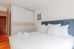 1 bedroom, iron/ironing board, internet, bed sheets