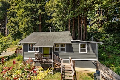 Westhaven Woods~Low rate special! Near beach & Redwoods!