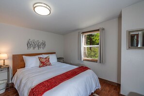 2 bedrooms, desk, iron/ironing board, free WiFi