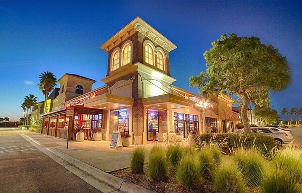 Exterior - The Forest Top Floor condo with Lake and Golf Course View! (Fort Myers)