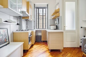 Lägenhet Comfort - utsikt mot staden | Vardagsrum | 43-tums smart-tv med digitalkanaler