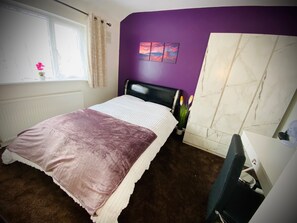 3 bedrooms, iron/ironing board, free WiFi, bed sheets