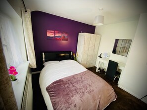 3 chambres, fer et planche à repasser, Wi-Fi gratuit, draps fournis