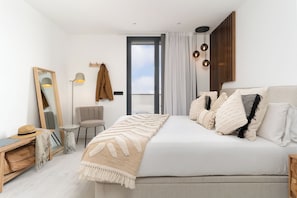 Leilighet, 2 soverom, balkong | Safe på rommet, lydisolert, wi-fi (inkludert) og sengetøy