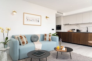 Leilighet, 2 soverom, balkong | Oppholdsområde