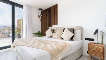 Two Bedroom Penthouse with Large Terrace | Cofres nos quartos, quartos à prova de som, Wi-Fi de cortesia