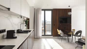 Two Bedroom Penthouse with Large Terrace | 私人廚房 | 微波爐、烤麵包機、鍋具/餐盤/廚房用品、紙巾