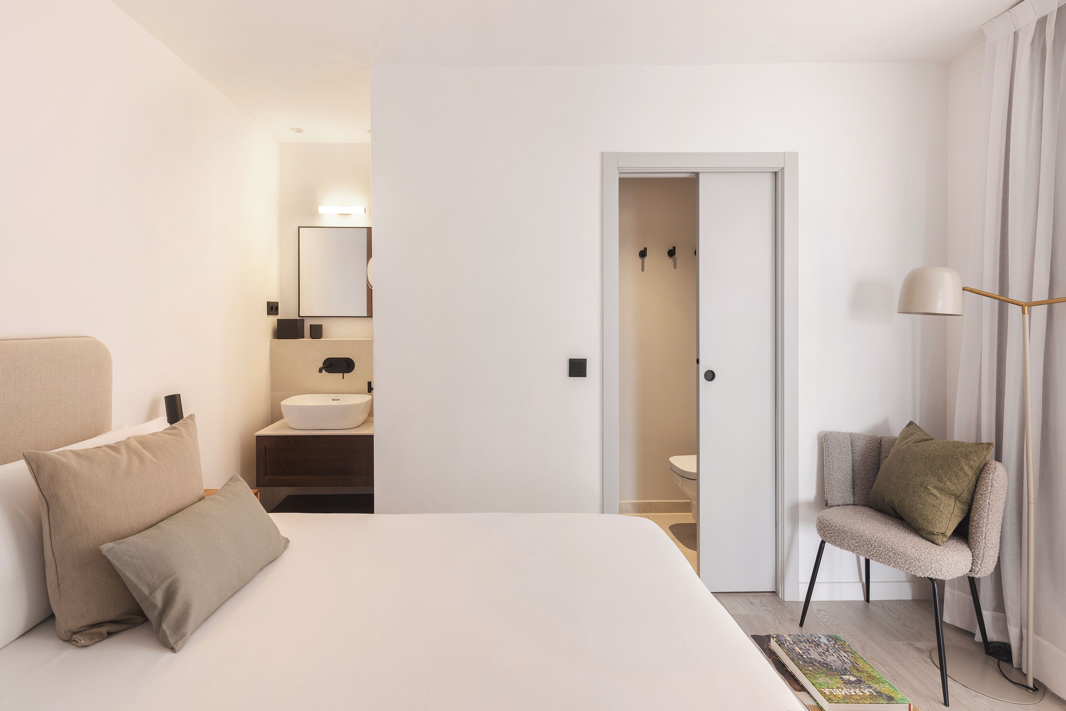 Two Bedroom Penthouse with Large Terrace | Safe på rommet, lydisolert, wi-fi (inkludert) og sengetøy