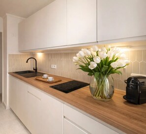 Suite Studio Confort, vue cour intérieure | Cuisine privée