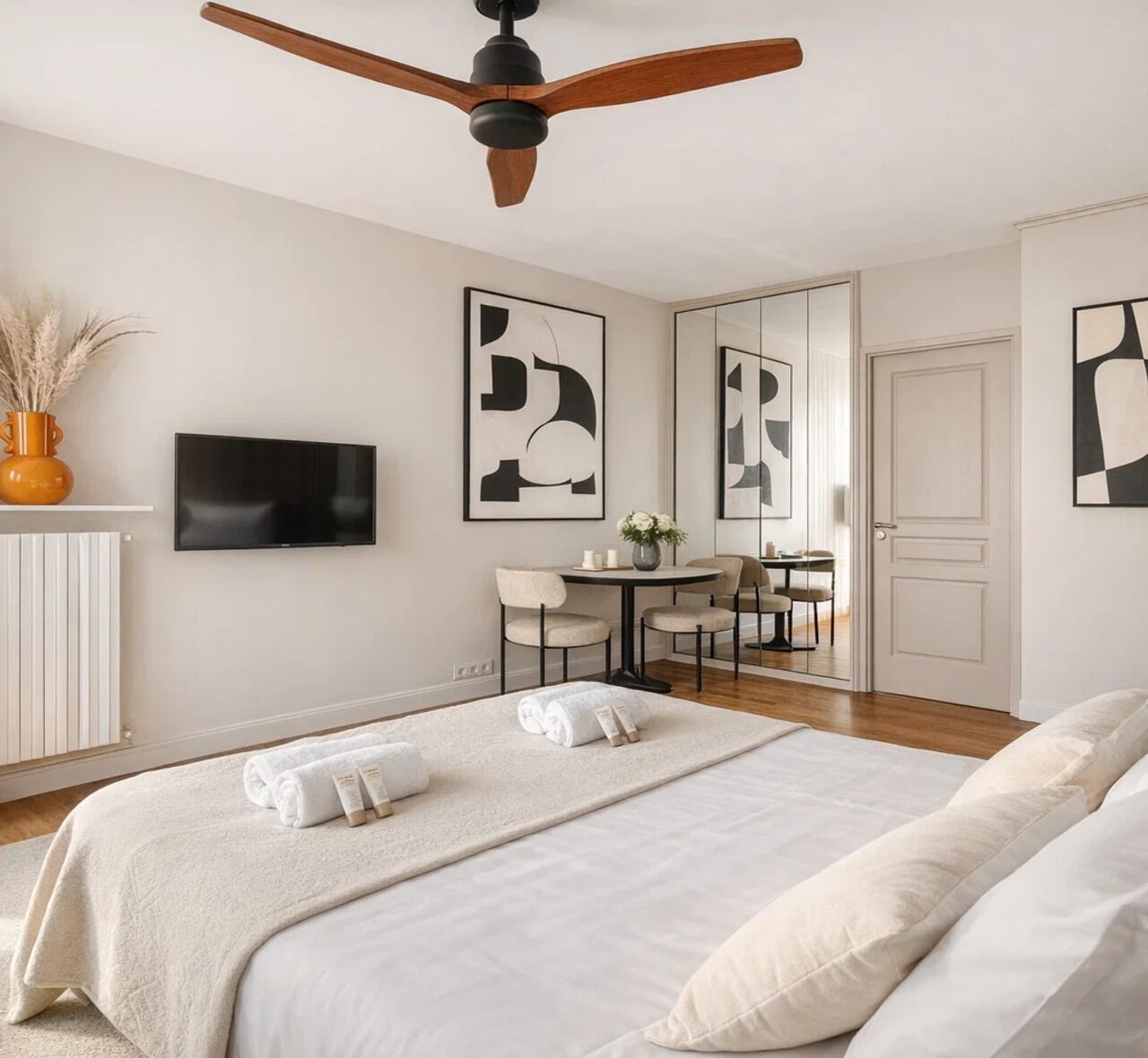 Comfort Studio Suite, Courtyard View | Living area