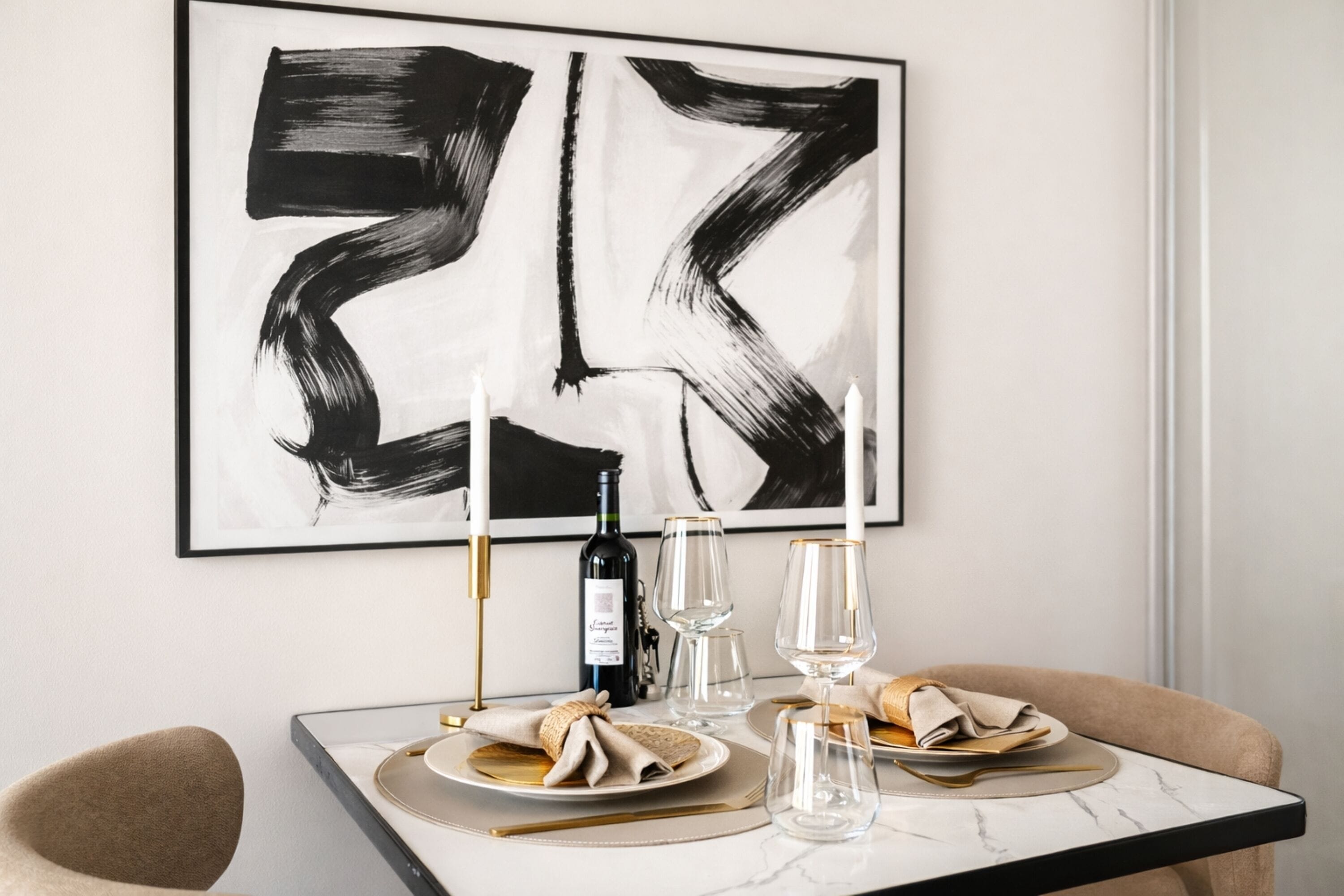 Comfort-Studiosuite, Blick auf den Innenhof | Wohnbereich | 80-cm-Flachbildfernseher mit Digitalempfang