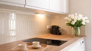 Comfort Studio Suite, Courtyard View | Private kitchen